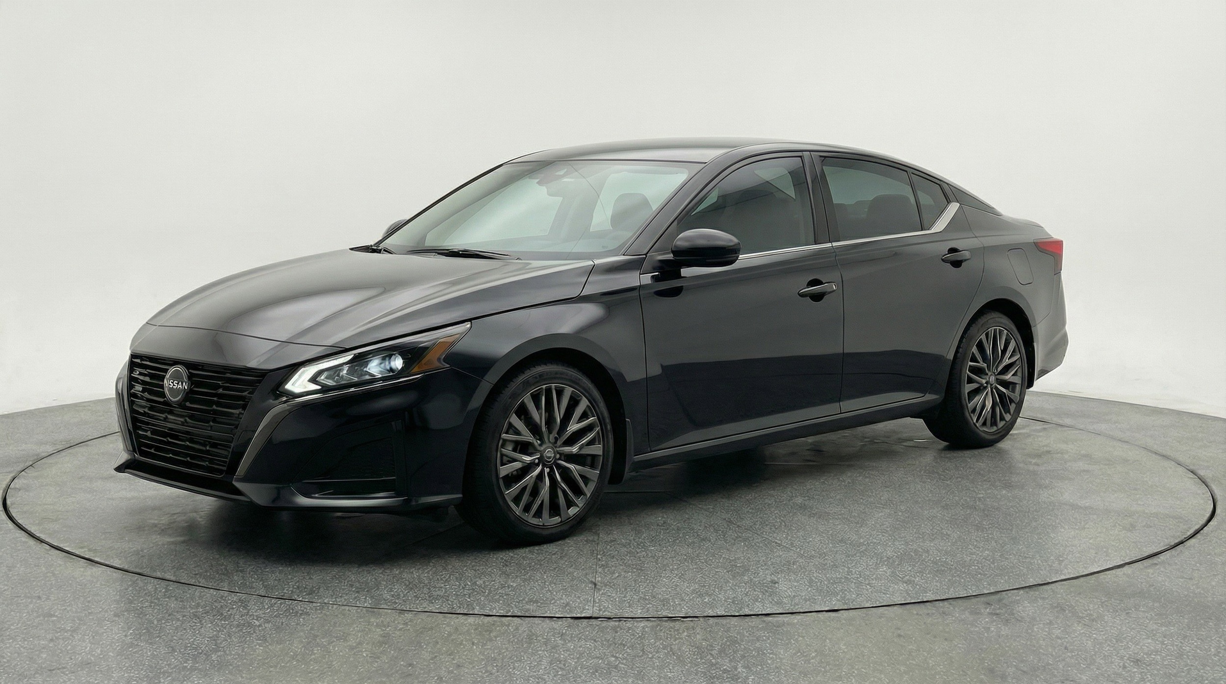 Thumbnail: 2025 Nissan Altima - 3