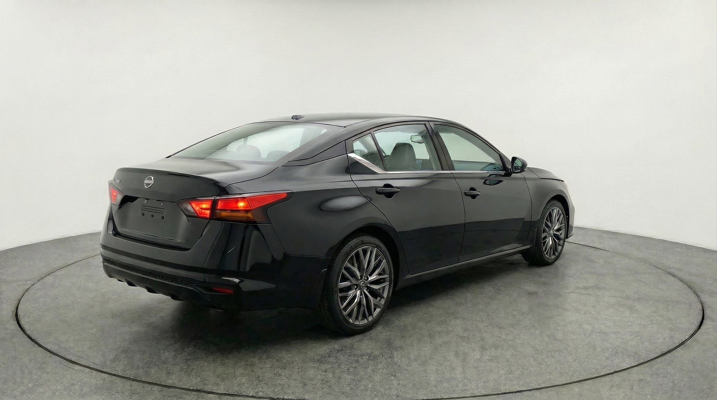 Thumbnail: 2025 Nissan Altima - 9