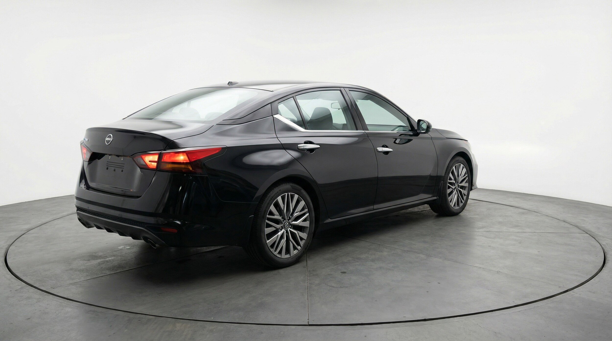 Thumbnail: 2025 Nissan Altima - 9