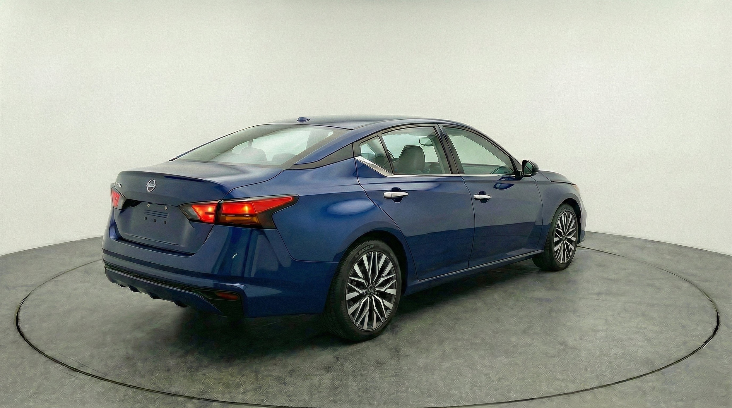 Thumbnail: 2025 Nissan Altima - 9
