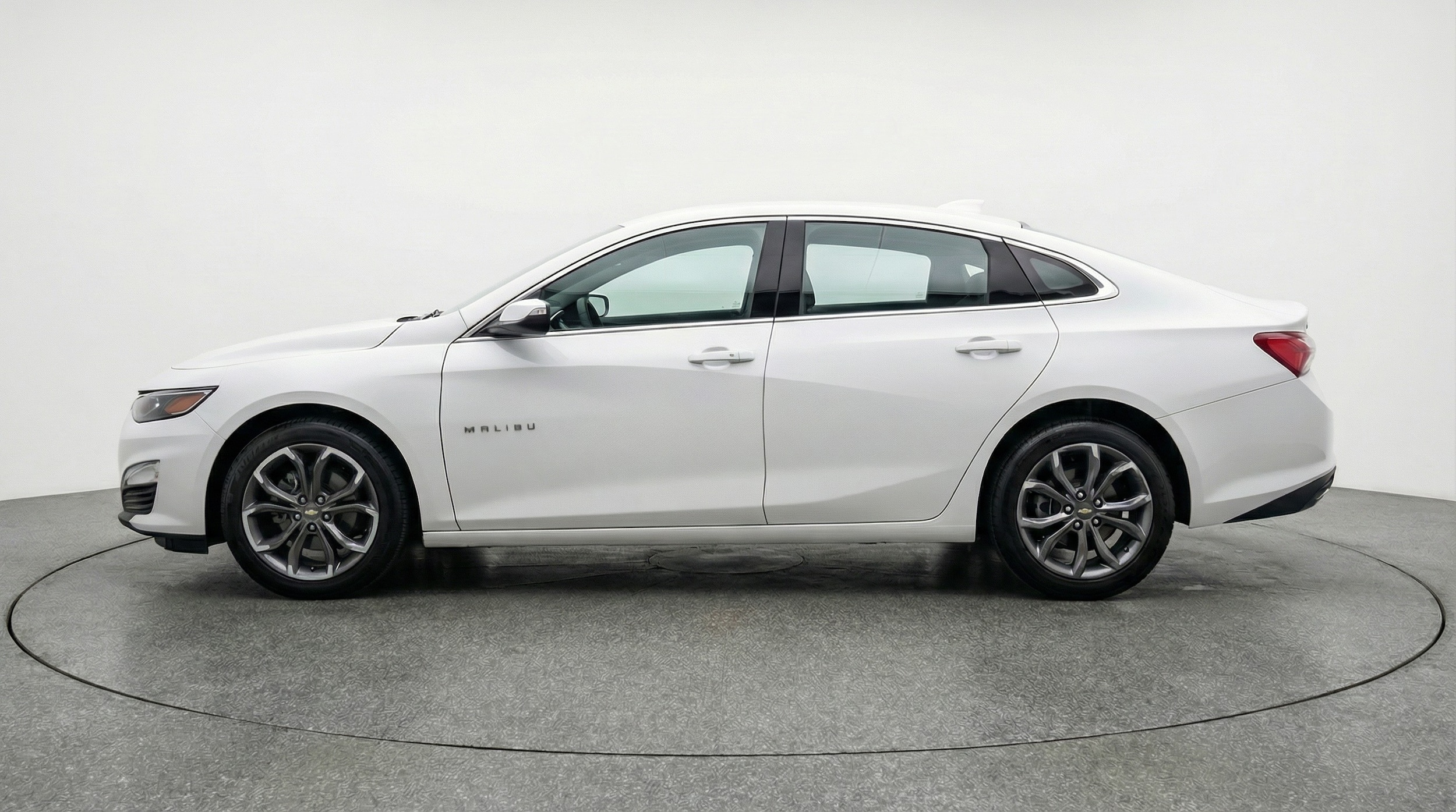 Thumbnail: 2024 Chevrolet Malibu - 4