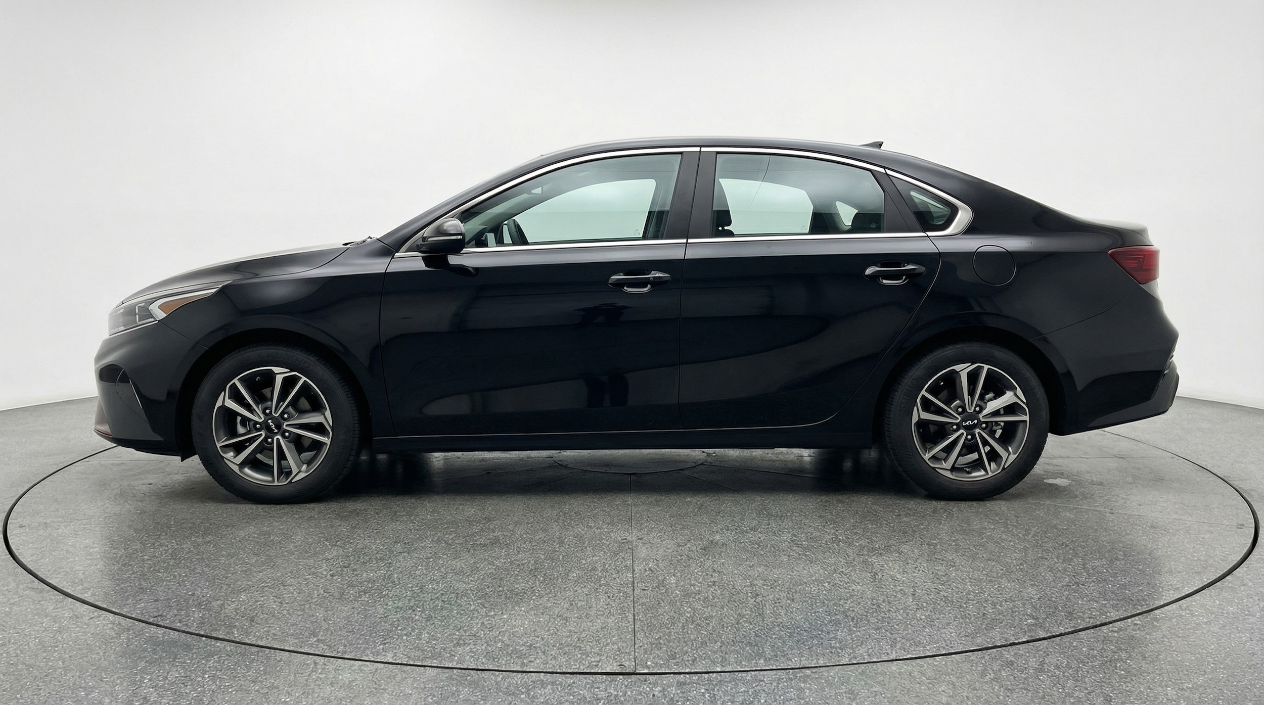 Thumbnail: 2024 Kia Forte - 4