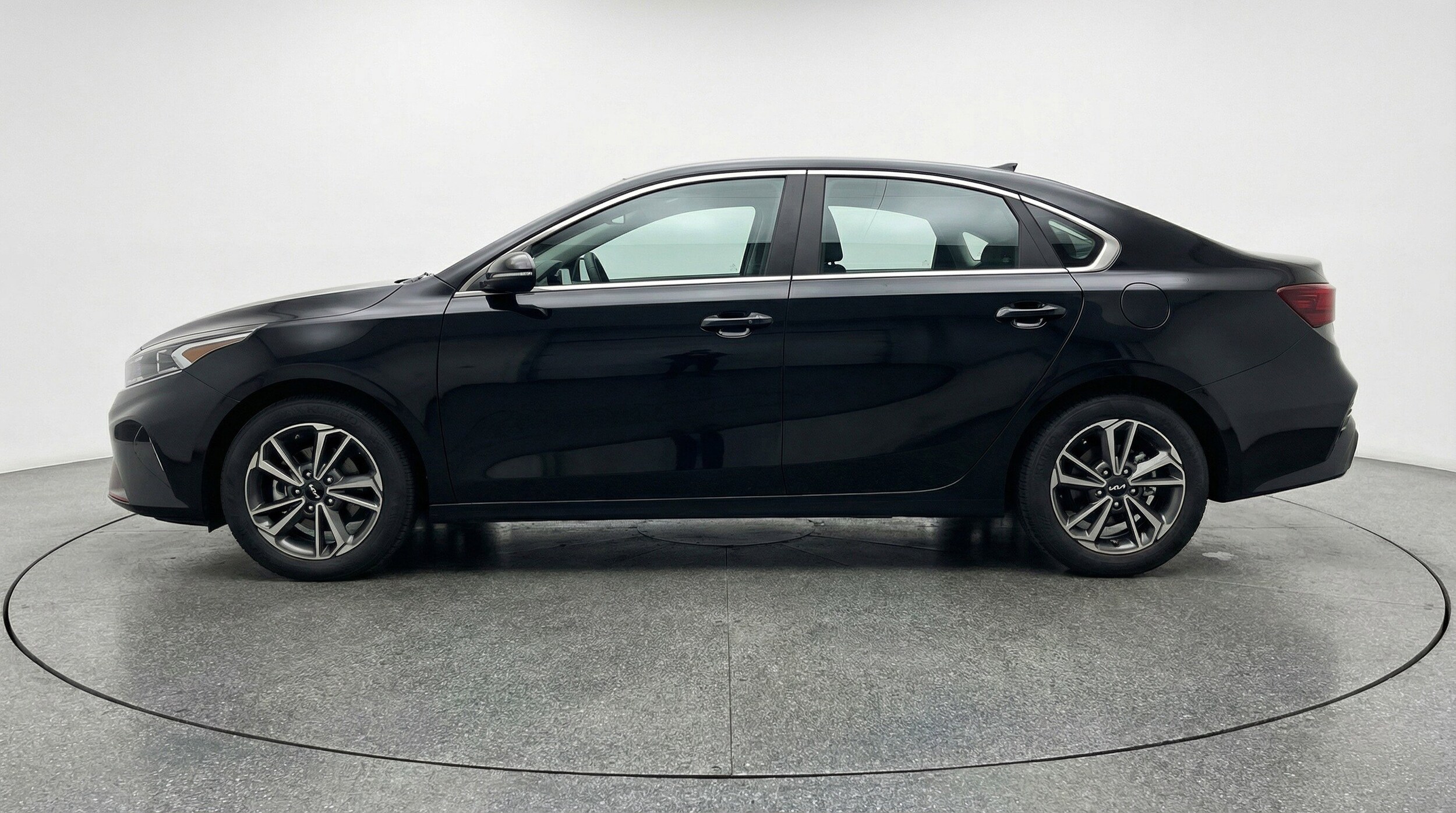 Thumbnail: 2024 Kia Forte - 5