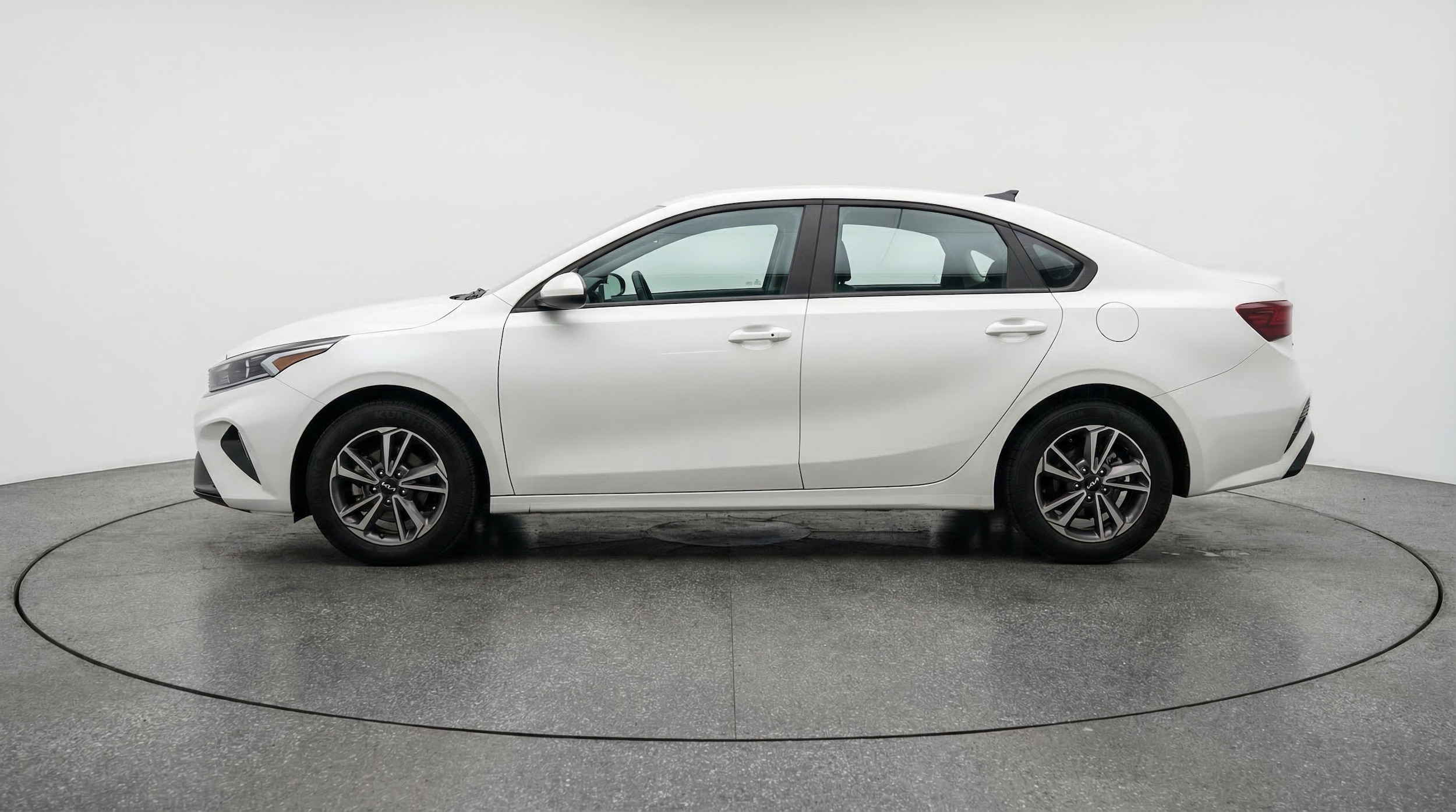 Thumbnail: 2024 Kia Forte - 4