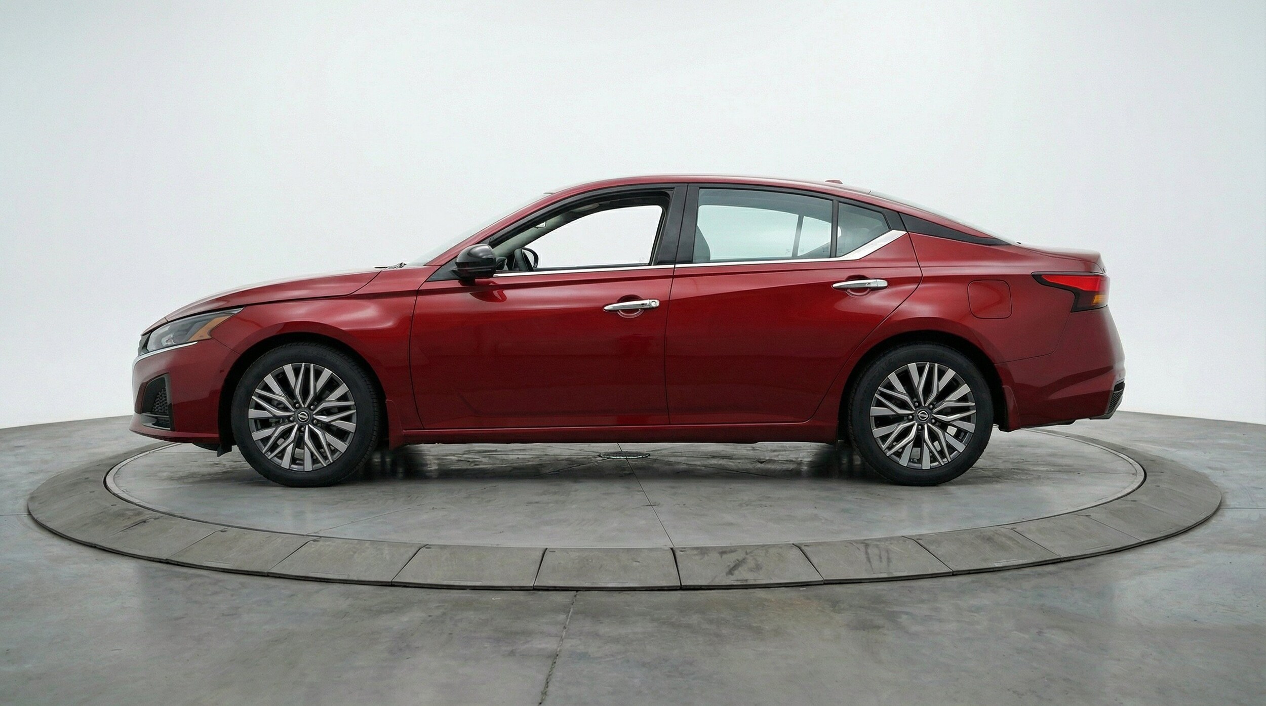 Thumbnail: 2025 Nissan Altima - 5