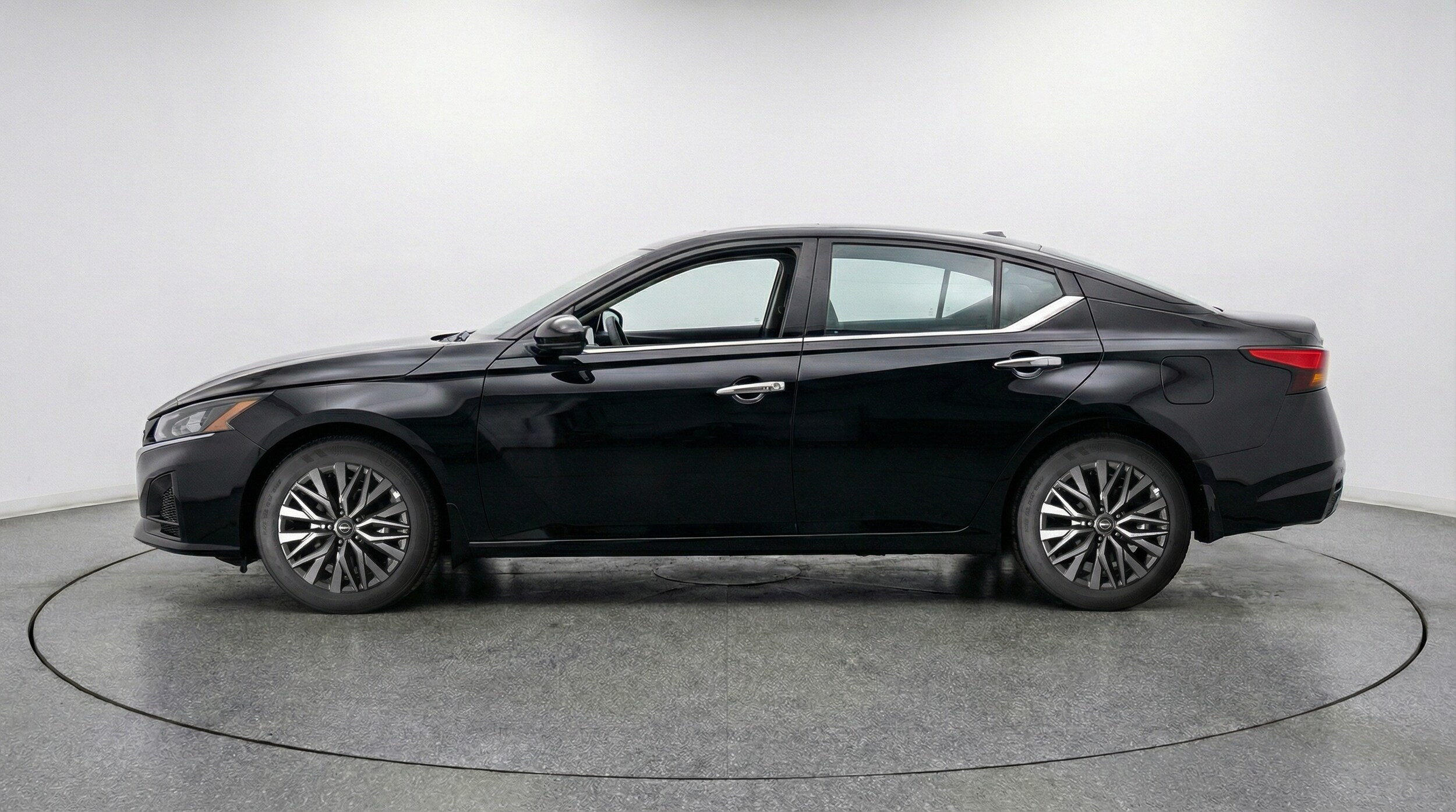 Thumbnail: 2025 Nissan Altima - 4