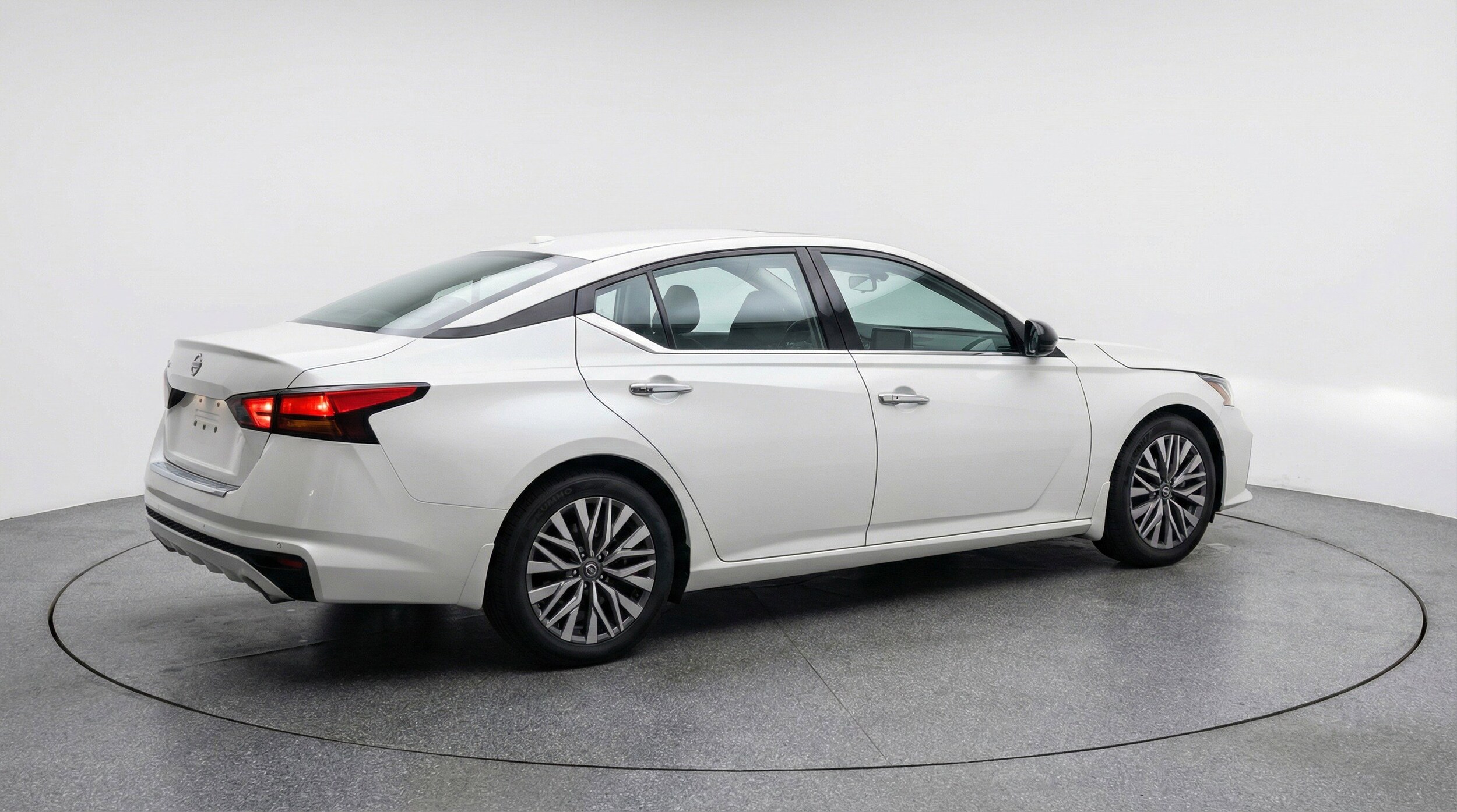 Thumbnail: 2025 Nissan Altima - 9