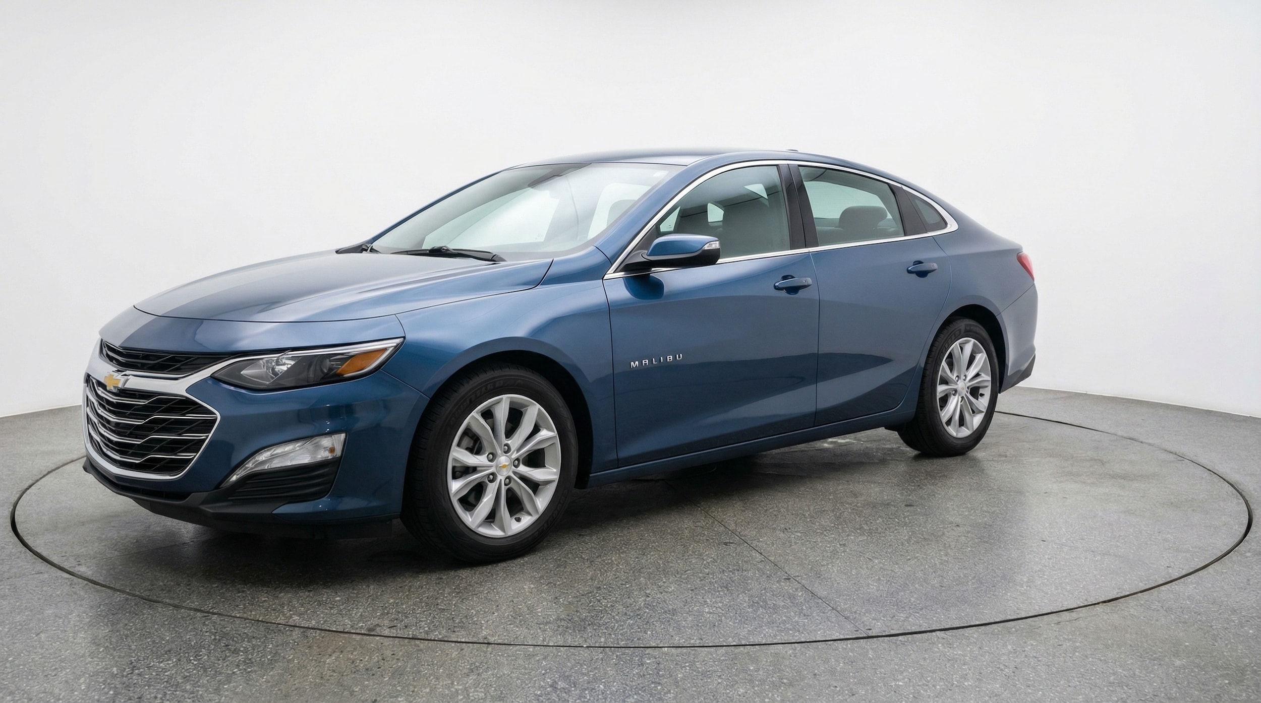 Thumbnail: 2024 Chevrolet Malibu - 3