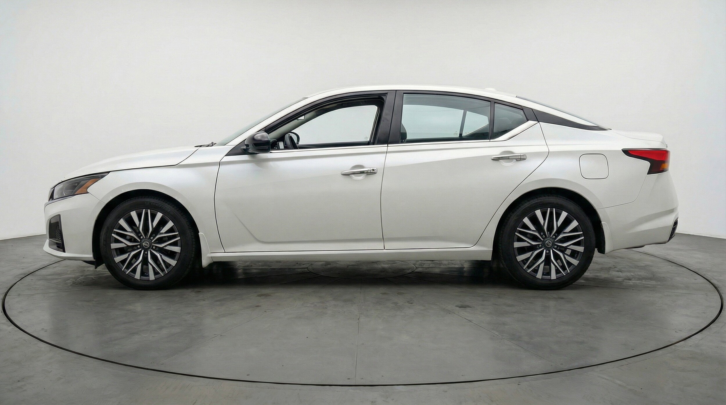 Thumbnail: 2025 Nissan Altima - 5