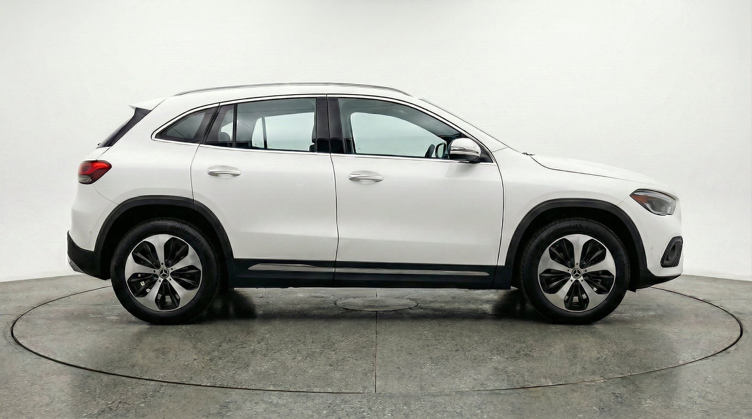 Thumbnail: 2025 Mercedes-Benz GLA - 10