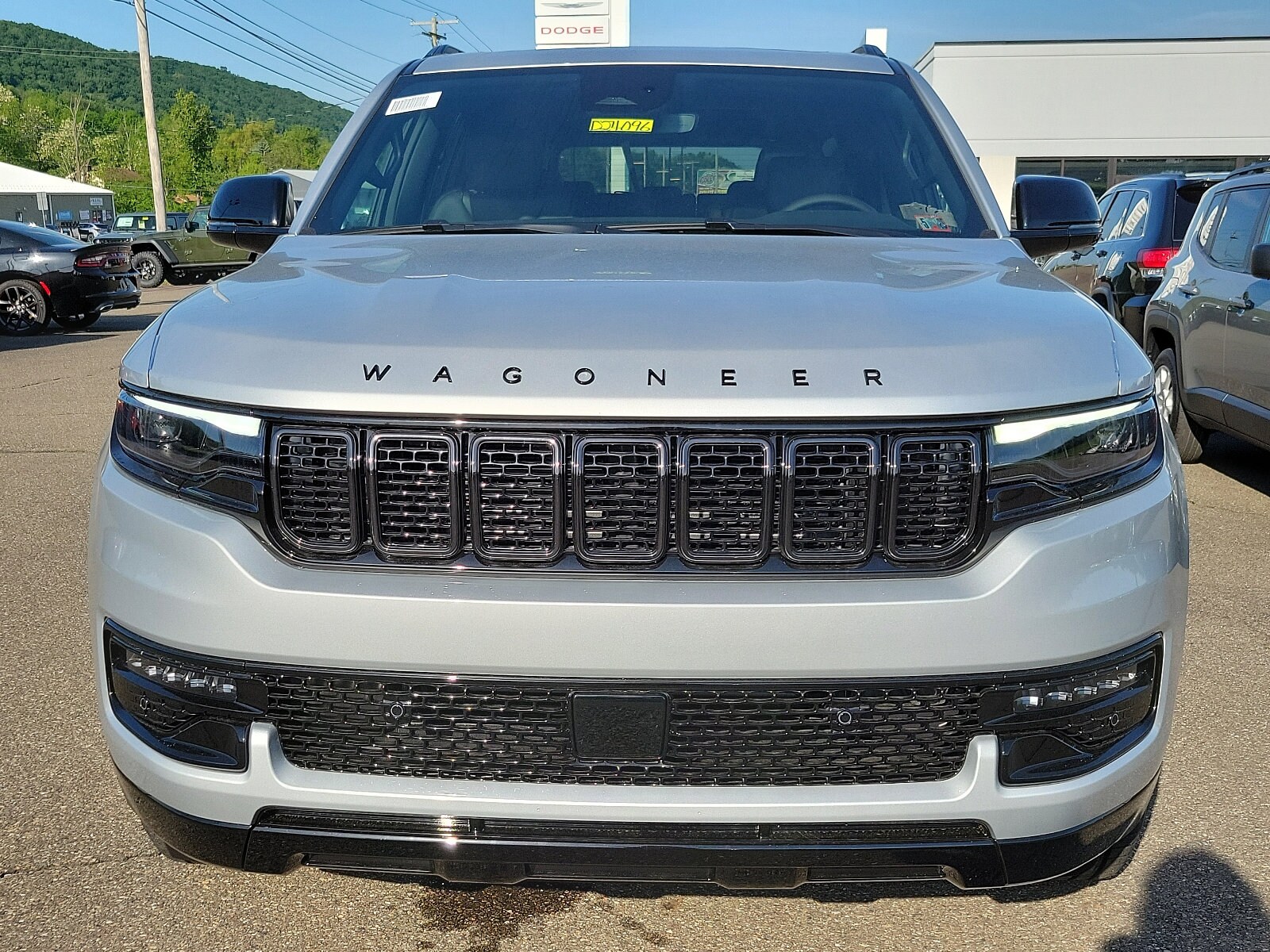 2024 Jeep Wagoneer L Series II photo 2