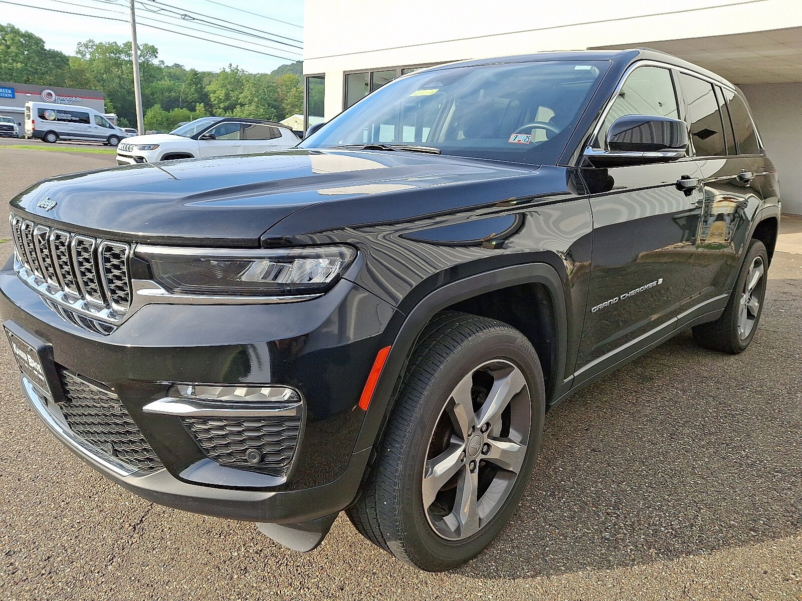 2022 Jeep Grand Cherokee Limited photo 3