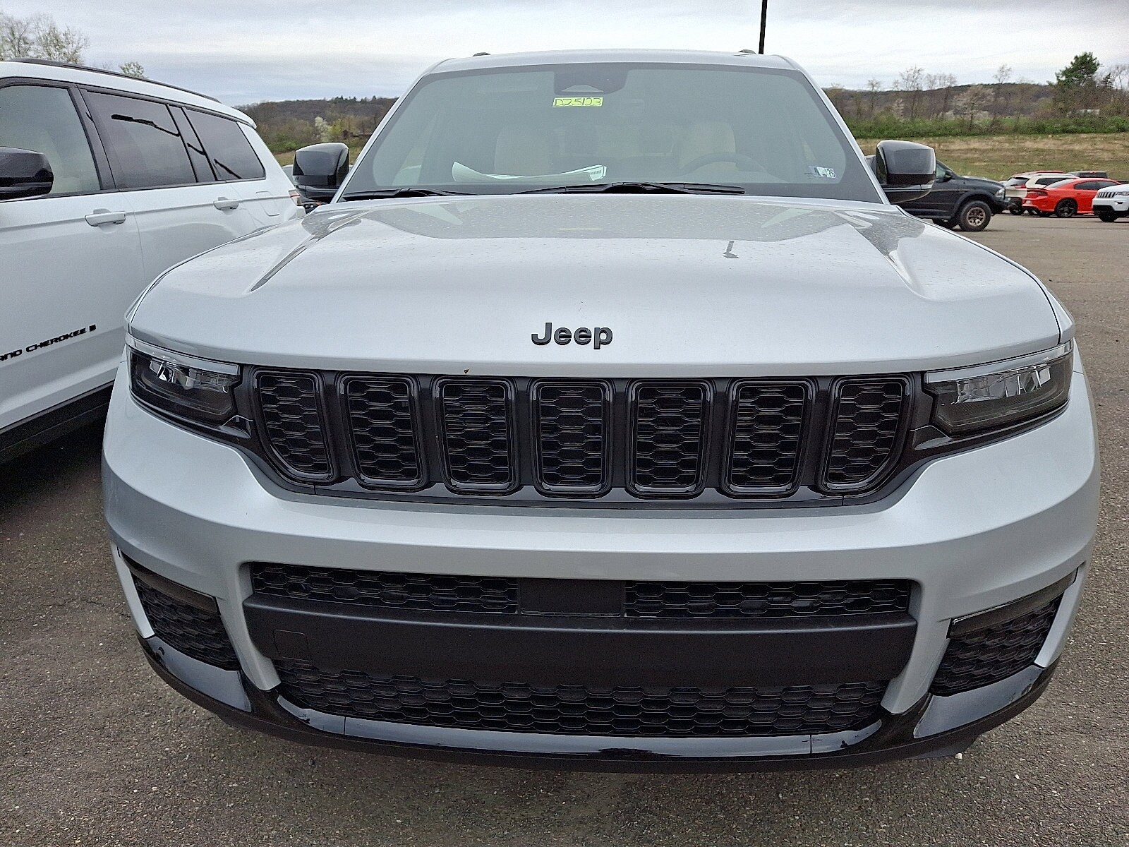 2025 Jeep Grand Cherokee Limited photo 2