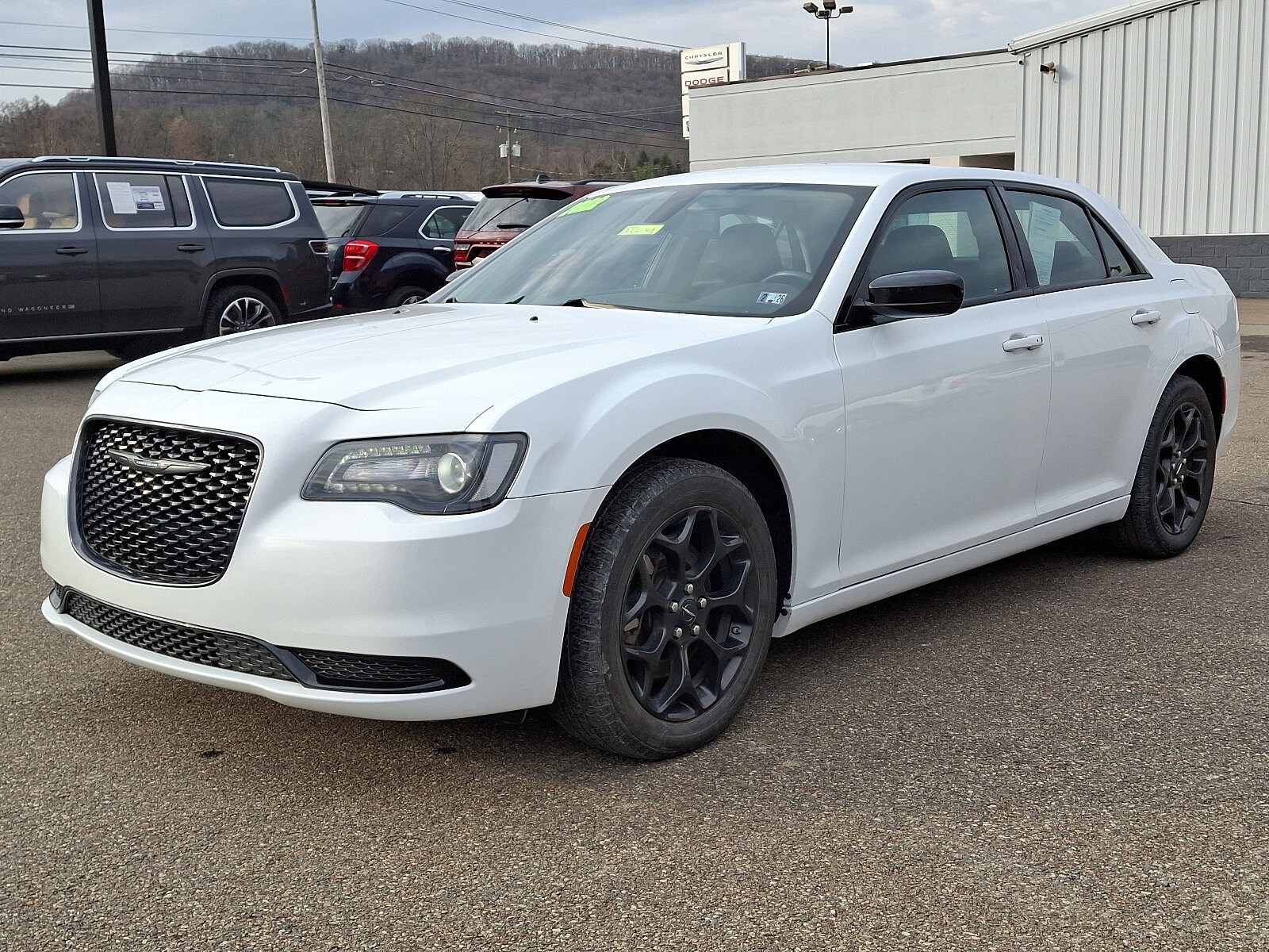 2022 Chrysler 300 Touring photo 3