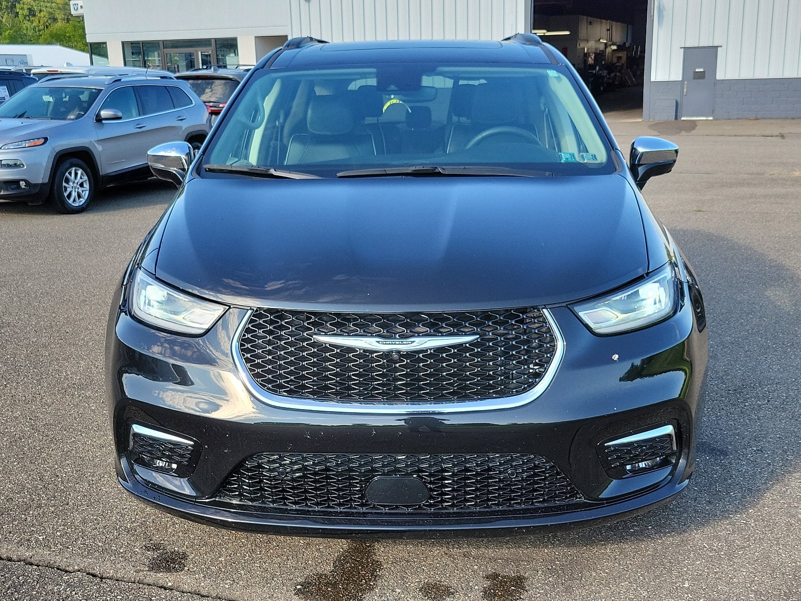 Used 2022 Chrysler Pacifica Limited with VIN 2C4RC1GG1NR175684 for sale in Danville, PA