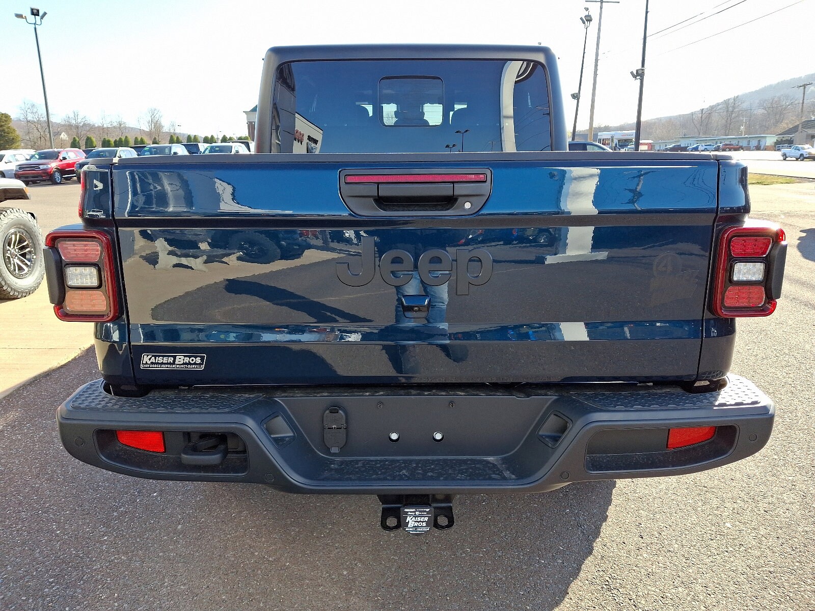 2025 Jeep Gladiator Sport photo 4