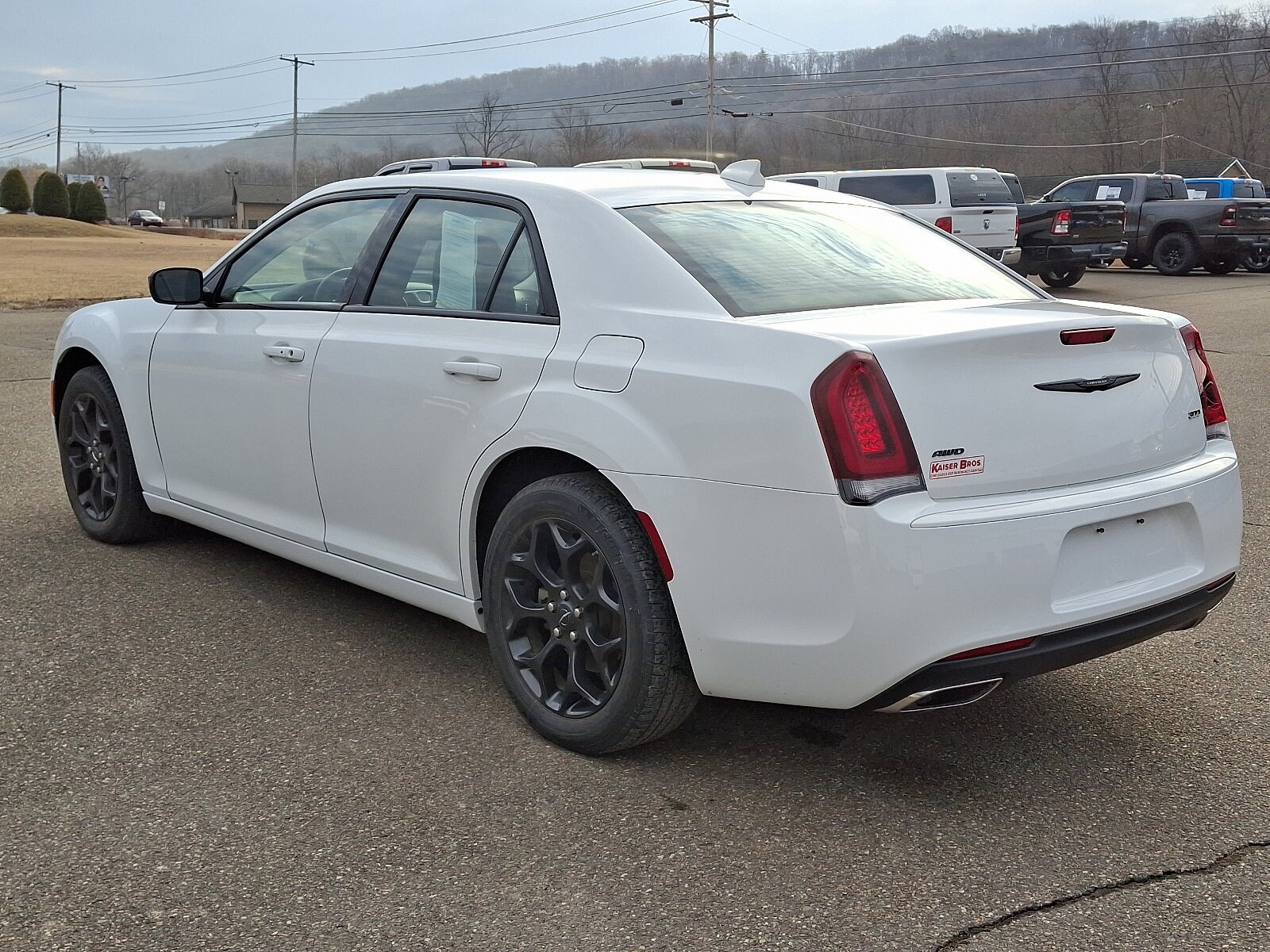 2022 Chrysler 300 Touring photo 4