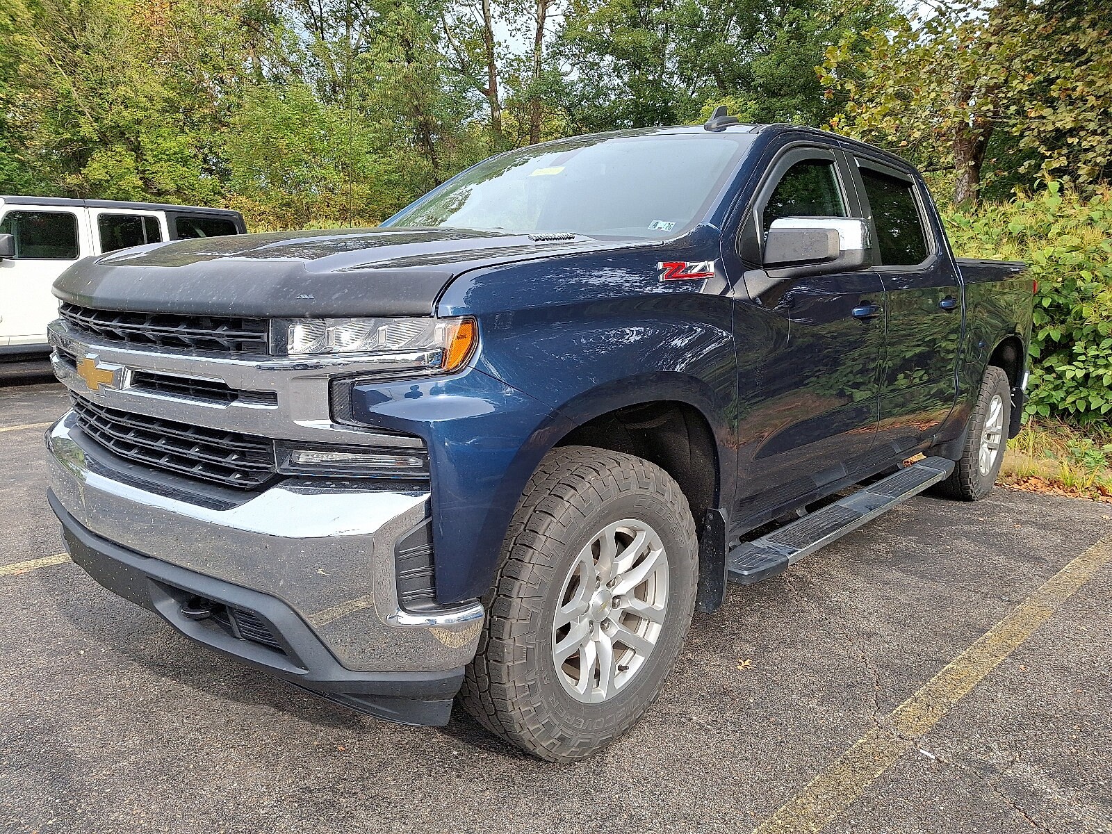 2021 Chevrolet Silverado 1500 LT photo 2