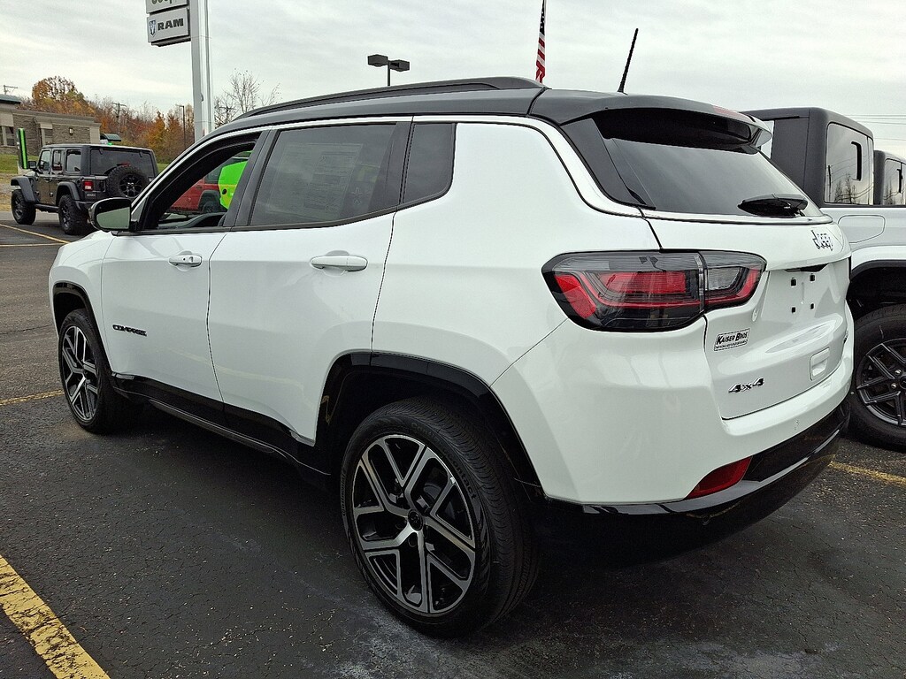 New 2025 Jeep Compass LIMITED 4X4 Sport Utility