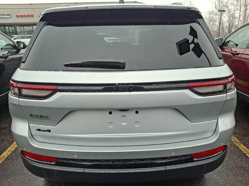 New 2025 Jeep Grand Cherokee ALTITUDE 4X4 Sport Utility
