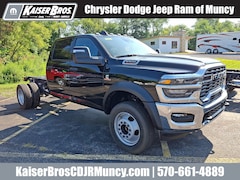 2025 Ram 5500 Chassis Cab 5500 TRADESMAN CHASSIS CREW CAB 4X4 60' CA Pickup