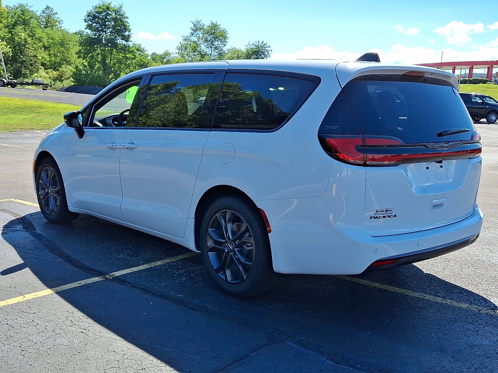 2026 Chrysler Pacifica photo 3