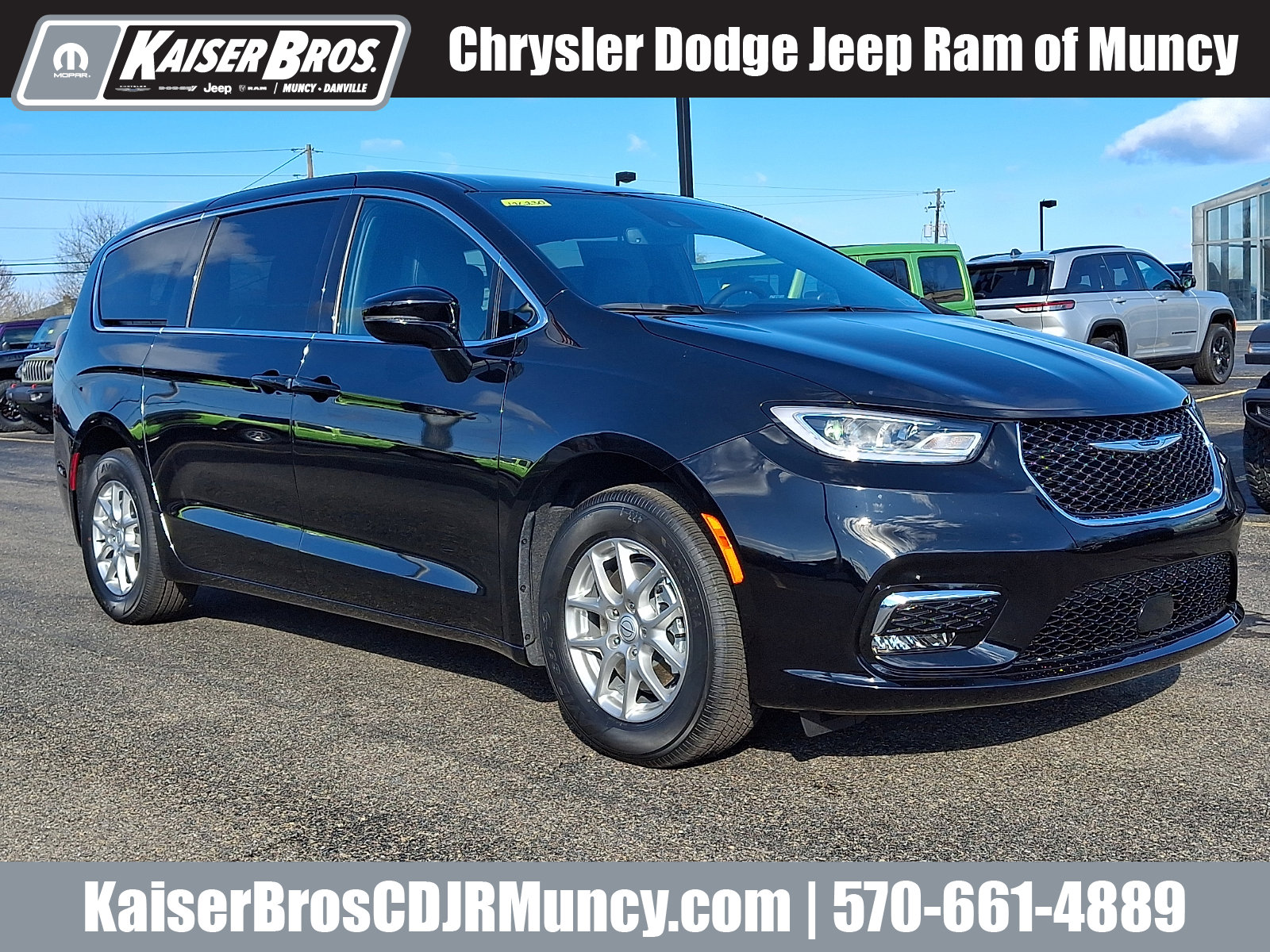 2026 Chrysler Pacifica Select's photo