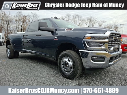 2026 Ram 3500 TRADESMAN CREW CAB 4X4 8' BOX Pickup