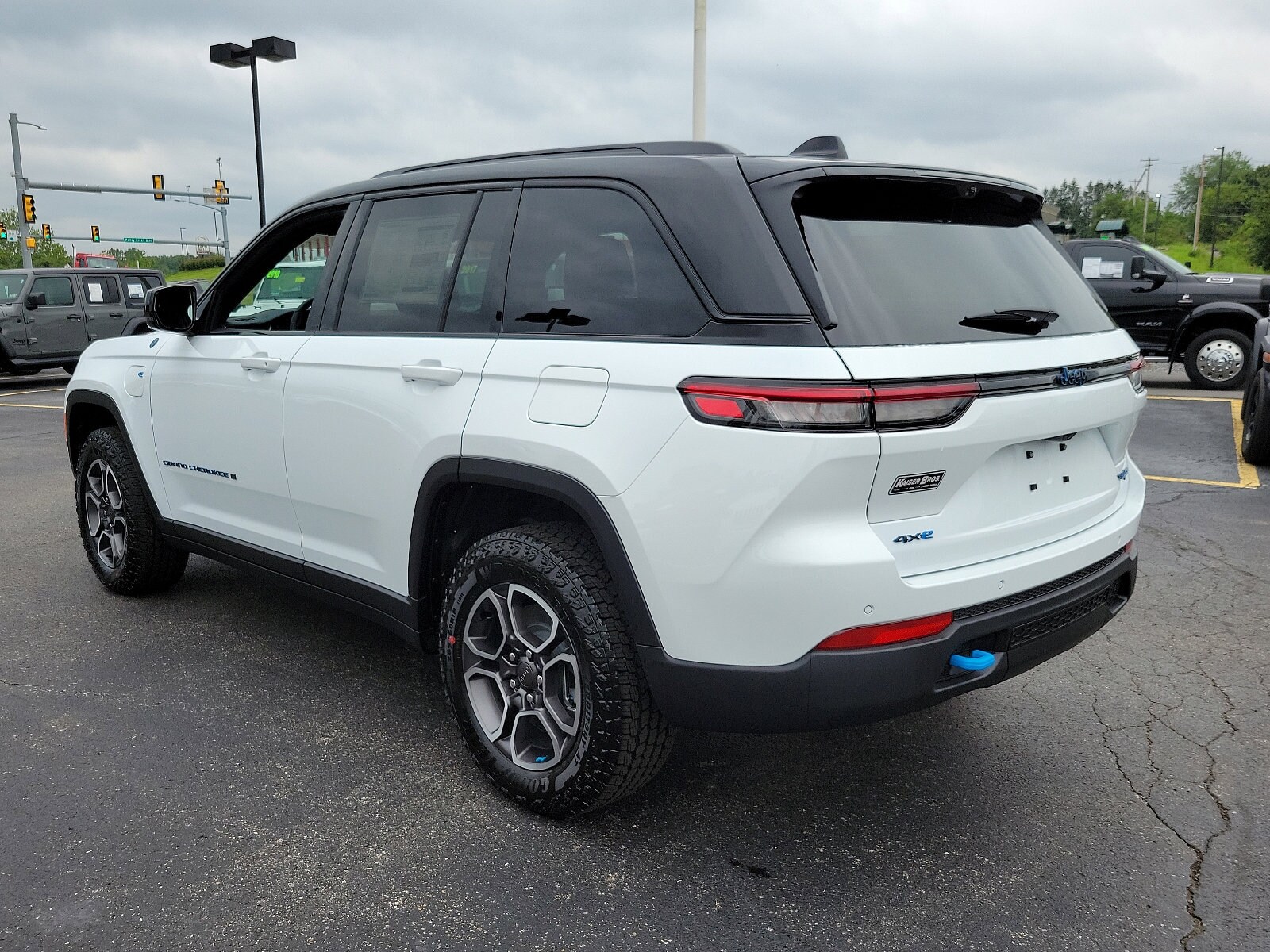 2023 Jeep Cherokee 4xe Trailhawk photo 4