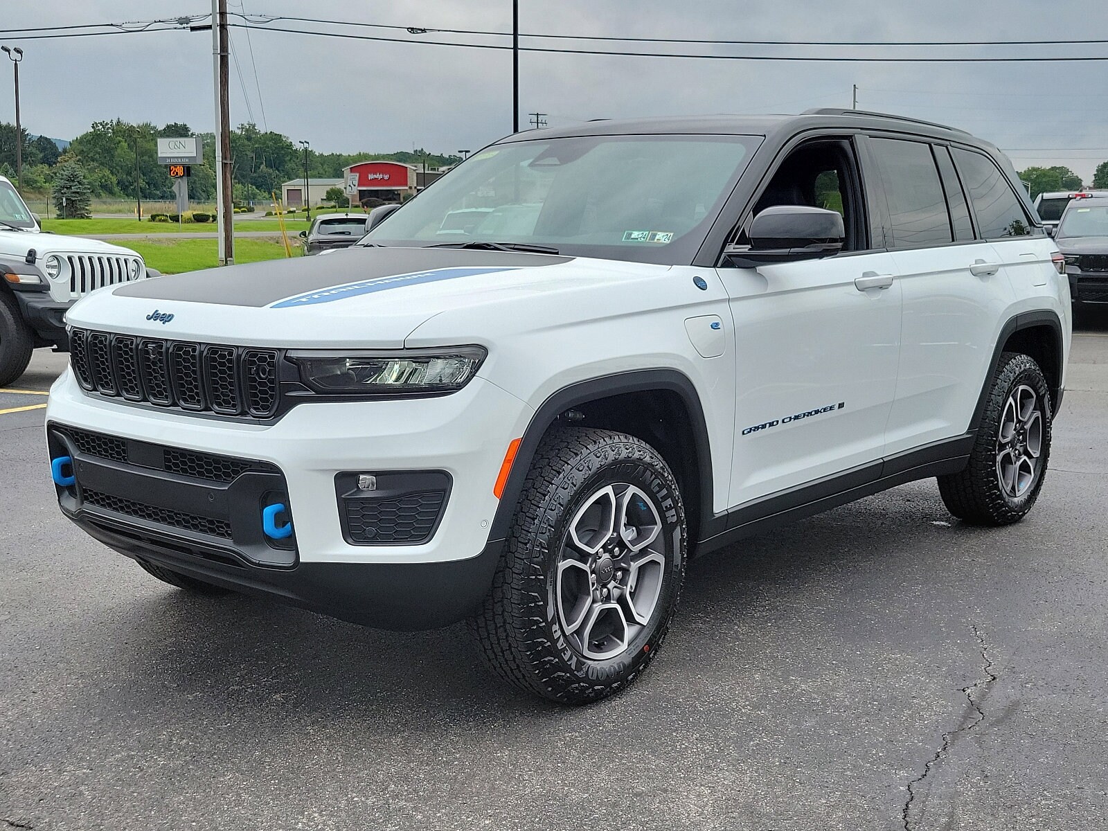 2023 Jeep Cherokee 4xe Trailhawk photo 3