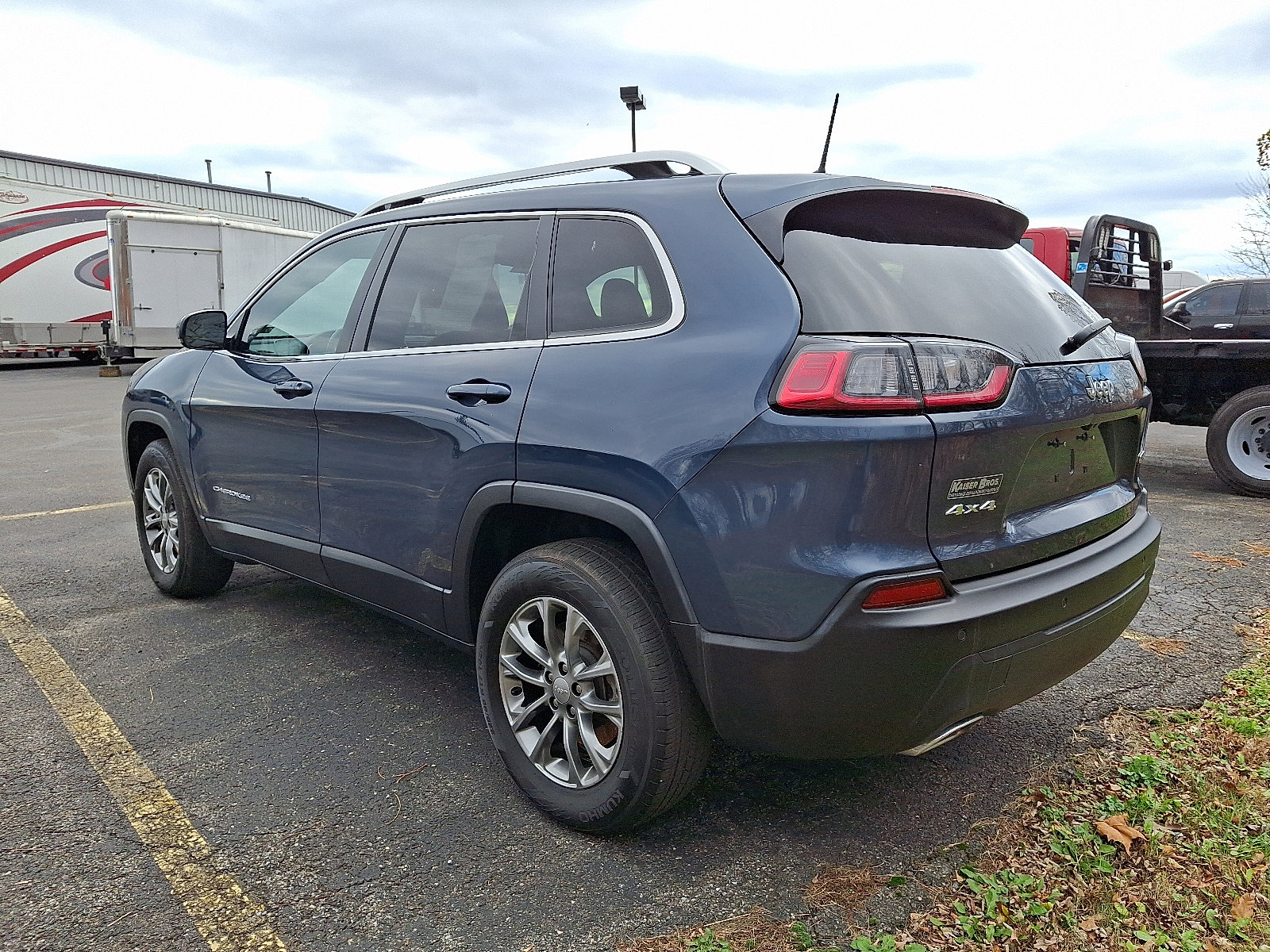 2021 Jeep Cherokee Latitude Lux photo 2