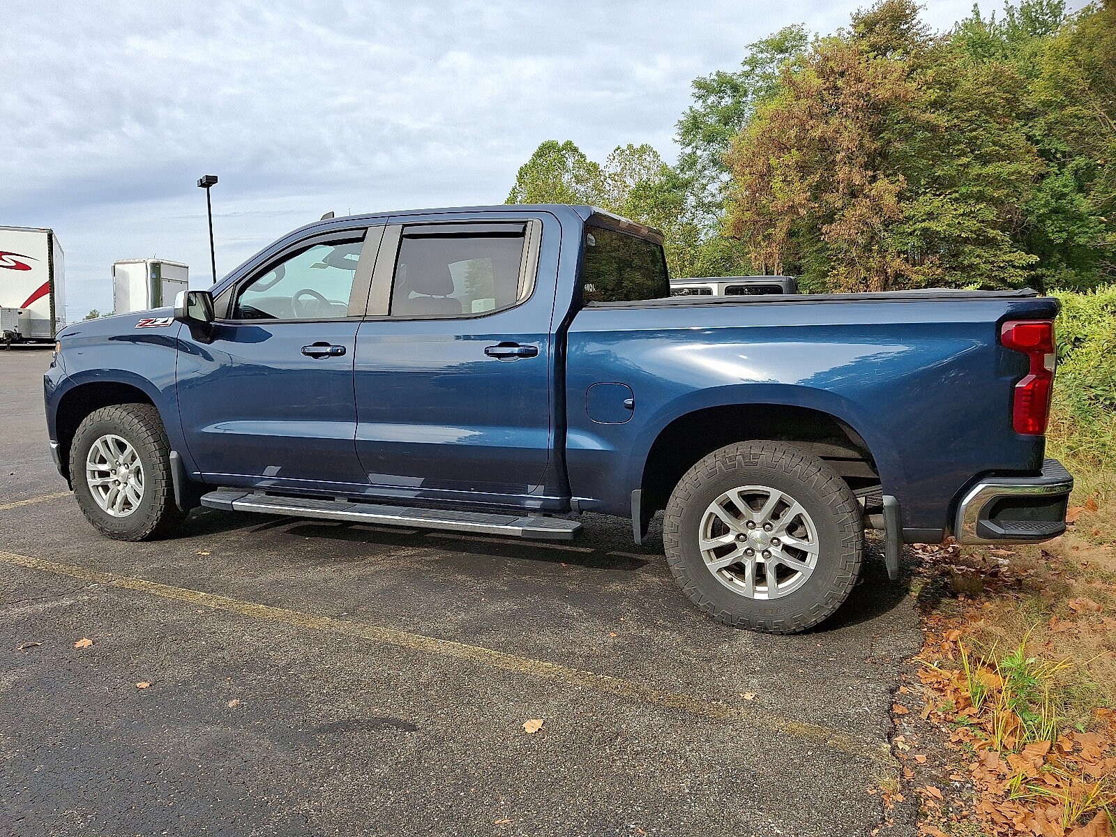 2021 Chevrolet Silverado 1500 LT photo 3
