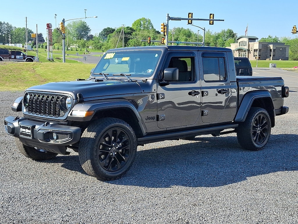Used 2024 Jeep Gladiator Sport Truck Crew Cab