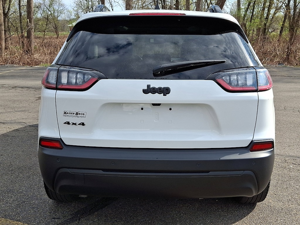 Used 2023 Jeep Cherokee Altitude Lux SUV