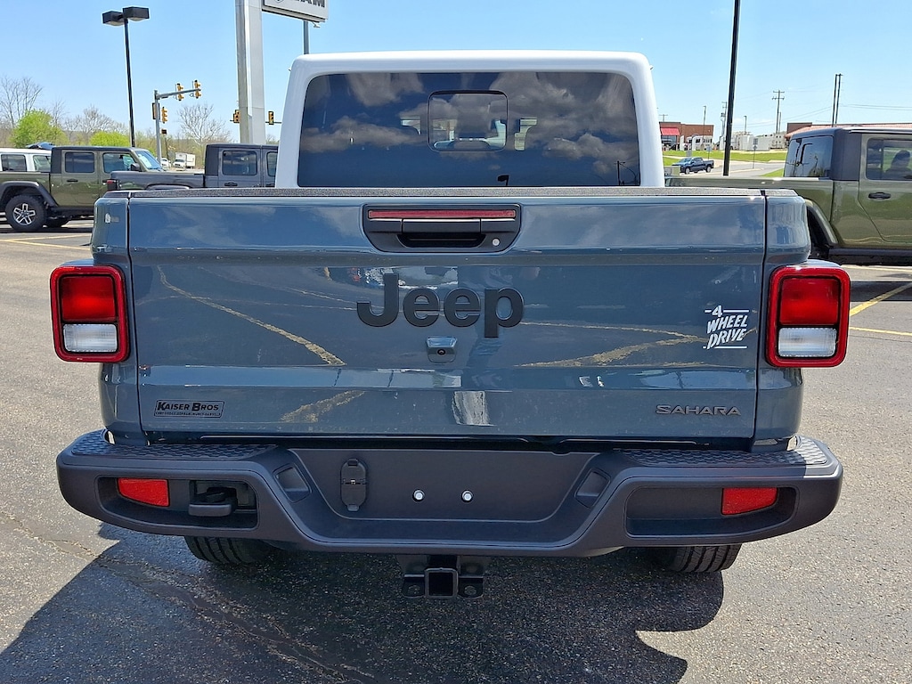 New 2026 Jeep Gladiator SAHARA 4X4 Pickup