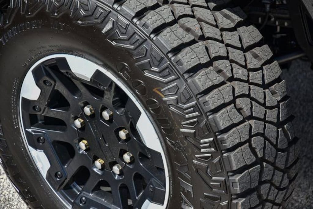 New 2025 GMC HUMMER EV 2X SUV