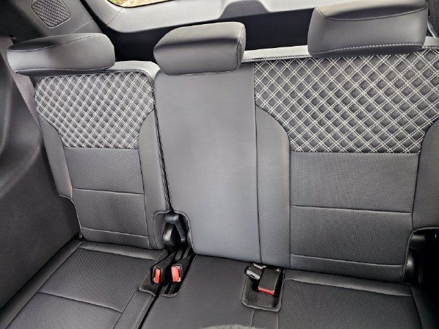 2026 GMC Acadia Denali - Photo 22