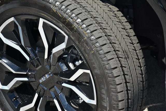 2025 Gmc Sierra EV Denali photo 3