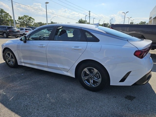 2021 Kia K5 LXS photo 2