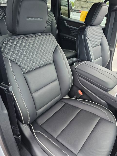 2026 GMC Acadia Denali - Photo 25