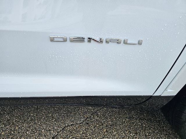 2026 GMC Acadia Denali - Photo 12