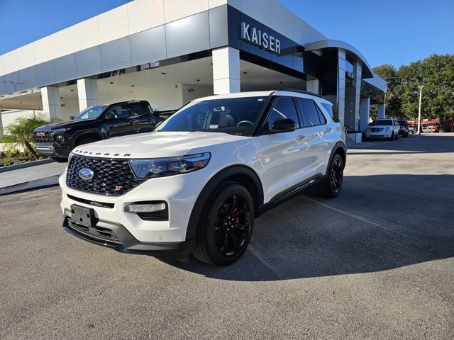 2023 Ford Explorer ST's photo