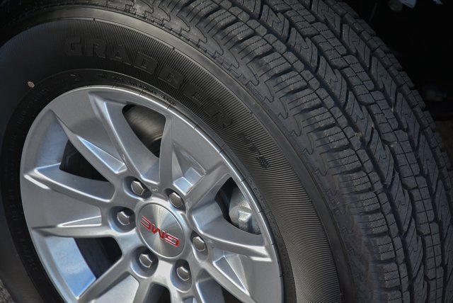 2025 Gmc Sierra 1500 SLE photo 3