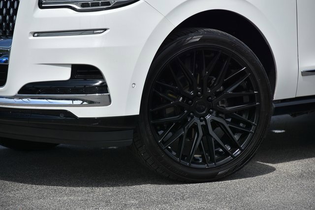 2022 Lincoln Navigator Black Label photo 2