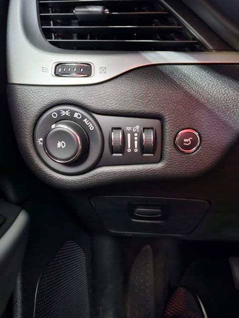 2018 Jeep Cherokee Overland - Photo 25