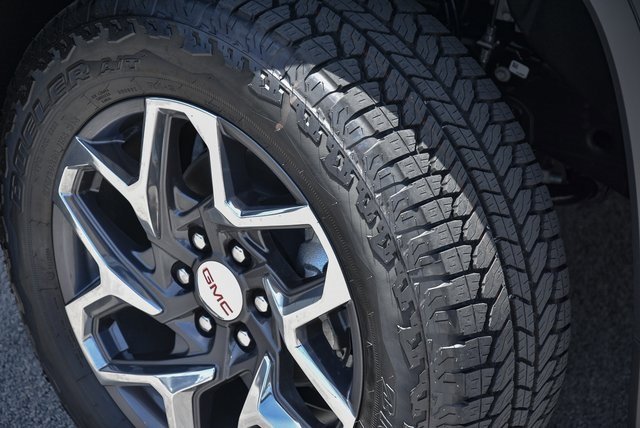 2025 Gmc Sierra 1500 SLT photo 2