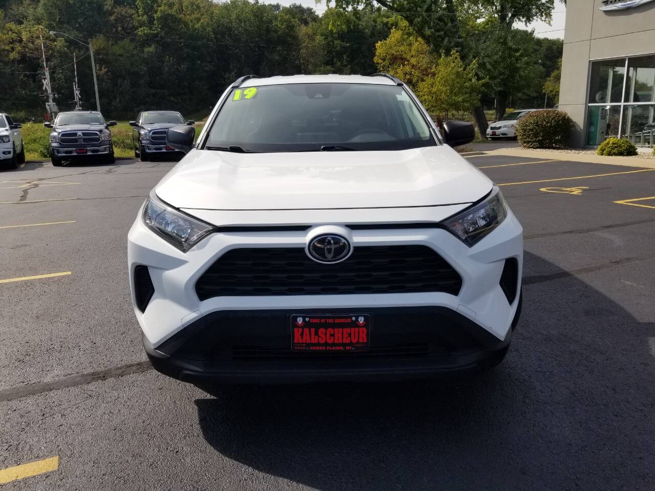 2019 Toyota RAV4 LE photo 2