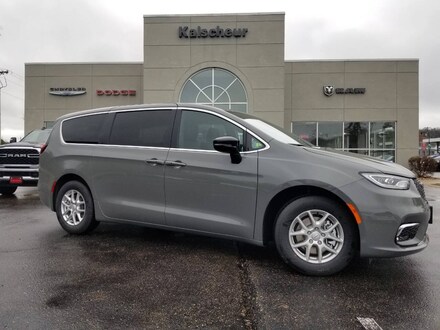 2025 Chrysler Pacifica SELECT Passenger Van