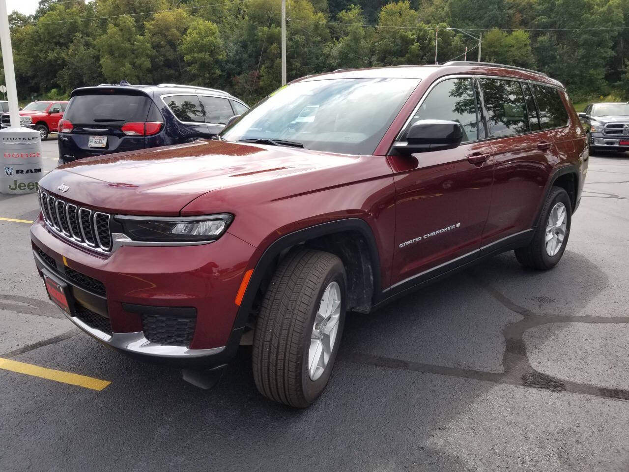 2024 Jeep Grand Cherokee Laredo photo 2