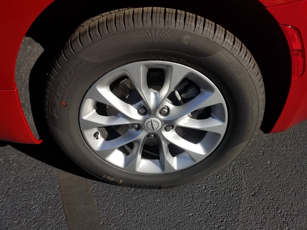 2025 Chrysler Pacifica photo 3